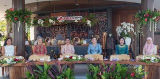 ib iriana bersama para pendamping pimpinan asean