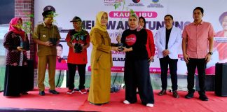 halopuan membagikan paket makanan tambahan kepada seluruh peserta kegiatan