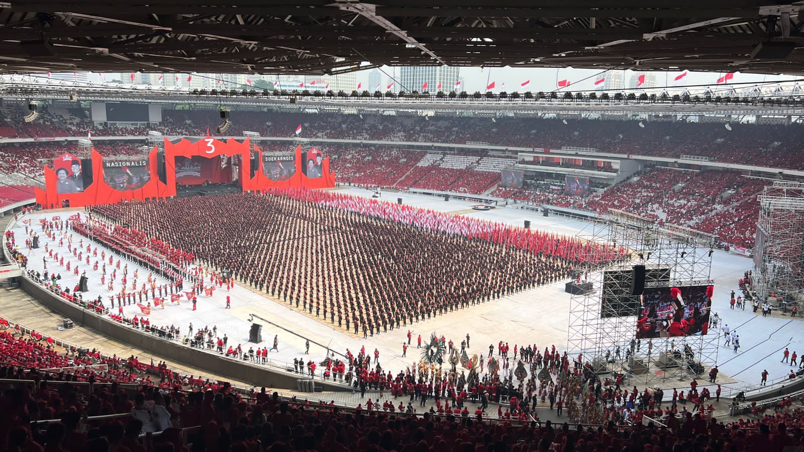 suasana peringatan puncak bulan bung karno 2023 di stadion utama gbk jakarta foto dudut suhendra putra 