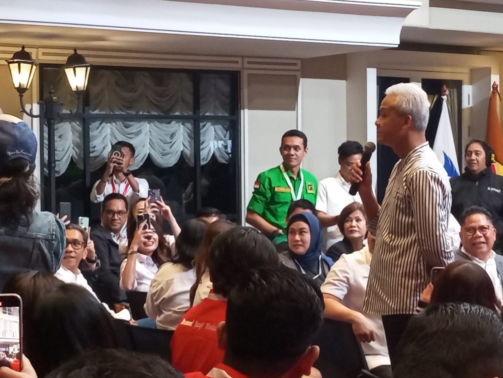 bacapres yang diusung pdi p ganjar pranowo meminta siapa pun yang nantinya menjadi juru kampanye jurkam pemenangan untuk bekerja dengan jujur