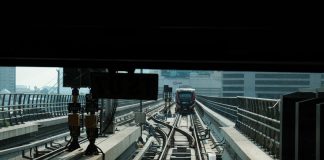 kereta lrt di stasiun dukuh atas foto dudut sp
