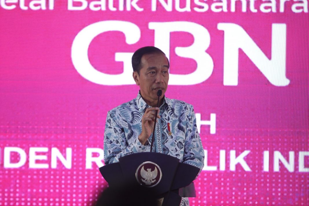 presiden jokowi memberi sambutan di acara gbn 2023