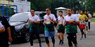 fisik sandiaga memang sangat prima
