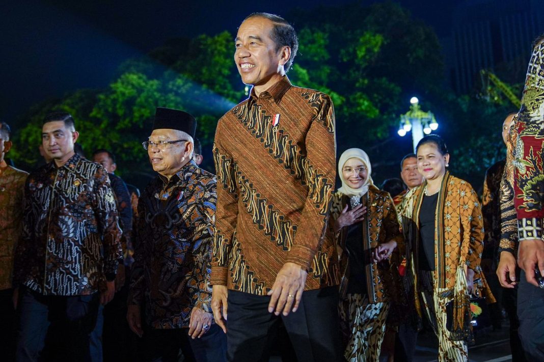 presiden joko widodo dan ibu negara iriana serta wakil presiden maruf amin dan ibu wury estu handayani