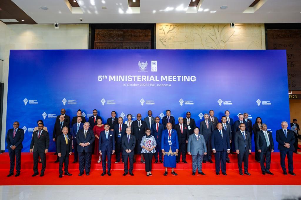 sandiaga di tengah i pertemuan tingkat menteri ministerial meeting atau mm konferensi tingkat tinggi ktt archipelagic and island states ais forum 2023 di bali