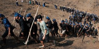 tradisi ngaseuk yang merupakan tradisi tahunan warga suku baduy menanam padi huma foto dudut suhendra putra