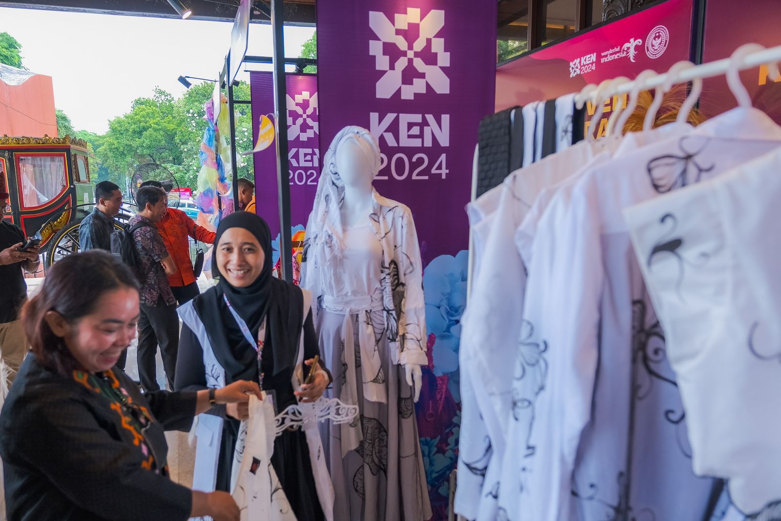 ken festival yang terdiri dari lima zona interaktif yaitu zona budaya zona seni zona musik zona karnaval dan zona kuliner 2