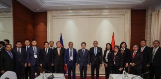 sandiaga di tengah meeting of asean tourism ministers