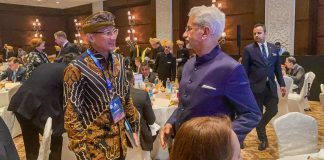sandiaga di forum raisina dialogue 2024 di new delhi india
