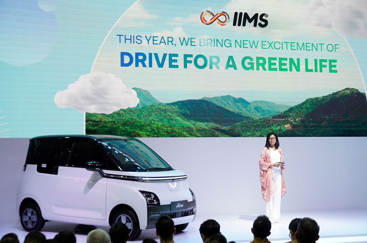 “Melalui semangat ‘Drive For A Green Life’ yang diusung di IIMS 2024, Wuling mengajak para konsumen untuk melihat langsung deretan lini kendaraan listriknya