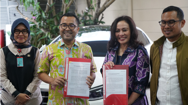 penandatanganan perjanjian kerja sama antara mercedes benz dan rs premier bintaro