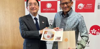 sandiaga bersama komisaris japan tourism agency ichiro takahashi