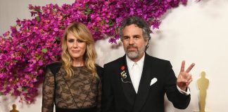 sunrise coigney dan mark ruffalo di oscar tahunan ke 96 yang diadakan di ovation hollywood pada 10 maret 2024 di los angeles, california.