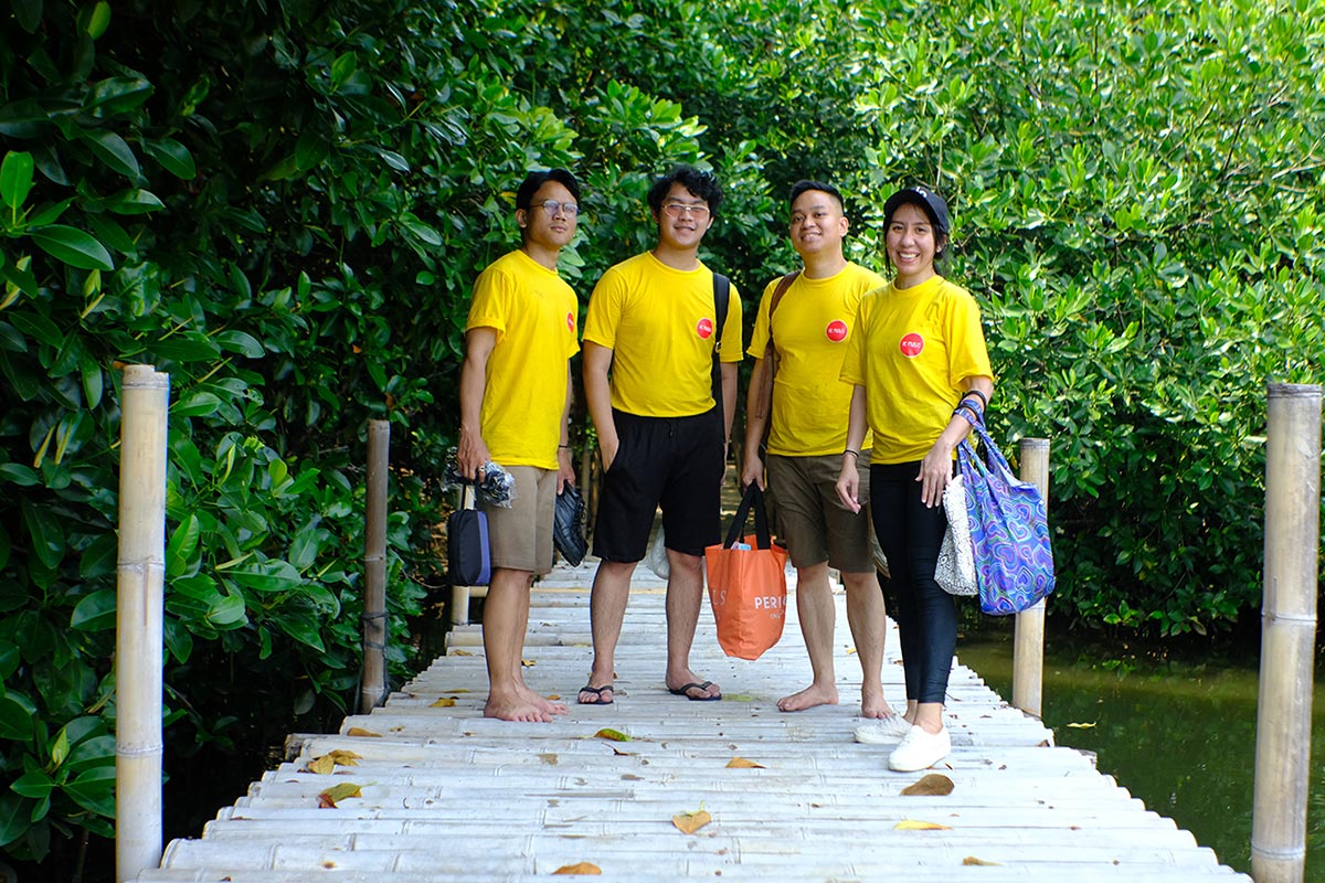 Dengan semangat Hari Kebangkitan Nasional, anak-anak Arsha Composer menanam mangrove untuk masa depan yang lebih hijau.