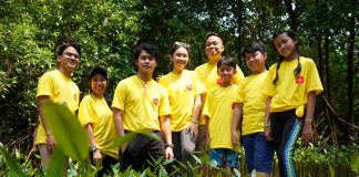 Arsha Composer memimpin inisiatif penanaman mangrove, menginspirasi generasi muda untuk mencintai lingkungan