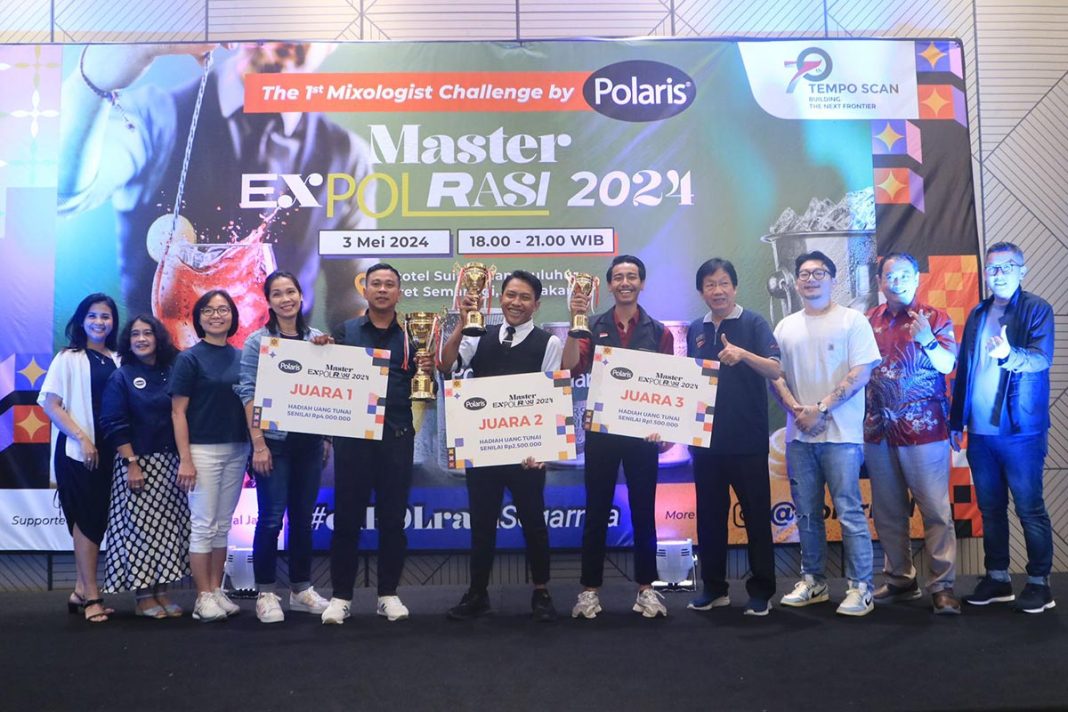 Direksi PT Tempo Scan Pacific Tbk. Berfoto bersama dengan para pemenang Polaris Master ExPOLrasi 2024 yaitu Juara Pertama diraih oleh Krisdianto, Juara Kedua diraih oleh Paskasius Alvino dan Juara Ketiga diraih oleh Ananda Haidar Ramadhani serta para juri profesional yang merupakan para ahli di bidang industri makanan dan minuman di Indonesia yaitu William Gozali, MasterChef Indonesia Season 3; Kuswanto Gunadi dari PT Adima Dwitunggal Jaya dan Maria Goretti sebagai Deputi GM Brand Portfolio Strategy & Innovation PT Tempo Scan Pacific Tbk. Kompetisi ini berlangsung pada hari Jum’at, 3 Mei 2024 di Artotel Suites Mangkuluhur, Jakarta.