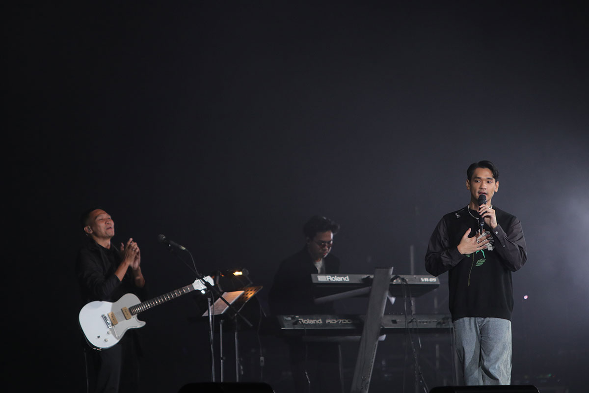 Penyanyi Afgan membawakan lagu "Sadis" dan "Bukan Cinta Biasa" di BNI Java Jazz Festival 2024, JIExpo Kemayoran, Jakarta, Minggu (26/5/2024)