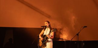 Laufey tampil dengan sederet lagu andalannya, seperti "Fragile", "Magnolia", "Let You Break My Heart Again", "Dreamer", "Mitsy", "Promise", "Falling Behind", dan "Trouble", yang semuanya berasal dari album "Magnolia" yang dirilis pada tahun 2022