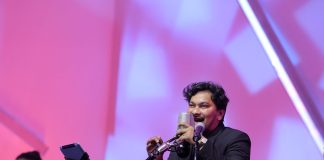 Tompi tampil memukau di konser BNI Java Jazz Festival 2024 di Teh Botol Sosro Hall, JIExpo Kemayoran, Jakarta, Minggu (26/5/2024)