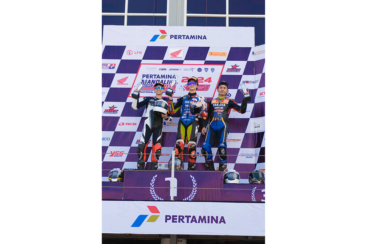 Podium untuk Rama bersama pemenang lainya di Race 2 Mandalika Racing Series 2024 Round 2