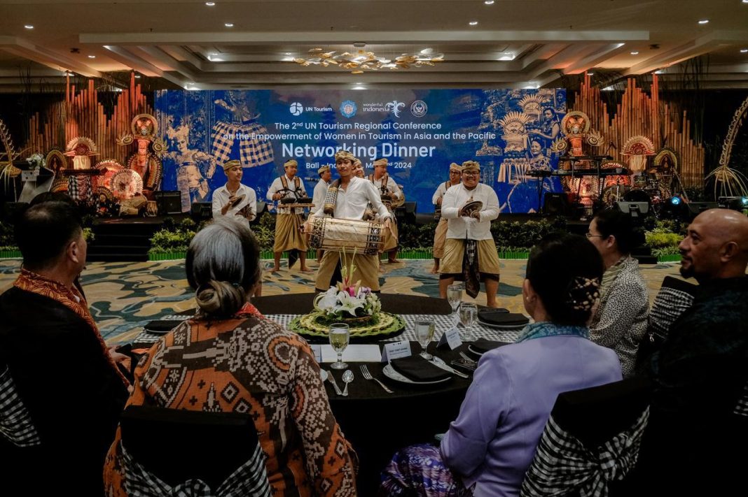 seni karawitan khas bali yang memeriahkan suasana