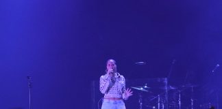 Penyanyi Snoh Aalegra menghibur penonton dalam special show di BNI Java Jazz Festival 2024 di Jiexpo Kemayoran, Jakarta, pada Minggu, 26 Mei 2024. Aalegra, yang berasal dari Swedia, memukau penonton dengan serangkaian lagu termasuk "Whoa", "Situationship", dan "In Your Eyes"