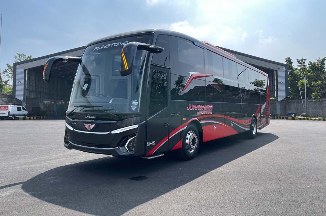 Flintstone, salah satu bus juragan 99 trans yang melayani rute malang surabaya bogor (pp)