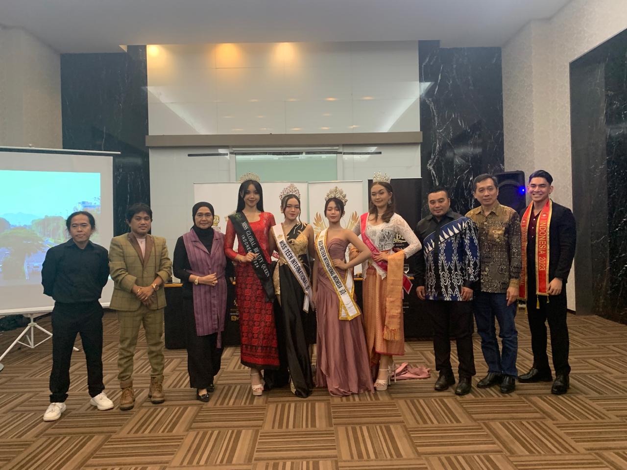 Miss World Kebaya adalah ajang kecantikan yang Memupuk Kolaborasi Global