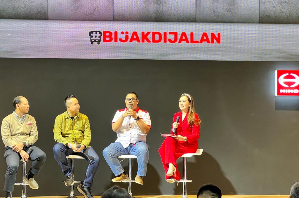 Hino kolaborasi Bismania Community hadirkan diskusi di GIIAS “Bijak di Jalan”