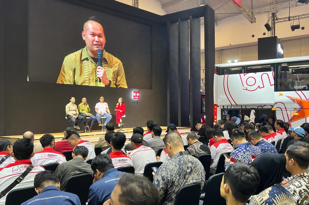 Hino kolaborasi Bismania Community hadirkan diskusi di GIIAS “Bijak di Jalan”