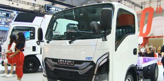 Isuzu ELF EV prototype di Gaikindo Indonesia International Auto Show (GIIAS) 2024, mendukung program kendaraan listrik pemerintah Indonesia