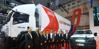 (ki-ka) Anton Rusli CEO PT Astra Internasional Tbk - Isuzu Sales Operation, Hiroyuki Sugita Director Finance, Purchasing, and Business Support IAMI, Yoshihito Yamaoka Director of Engineering and Production IAMI, Masayasu Hideshima Vice President Director IAMI, Yutaka Okayama Vice President Director PT Mobilitas Digital Indonesia (MODA), Andy Dwi Zatmoko Operation Director MODA, Yusak Kristian President Director IAMI, Yohanes Pratama Director of Business Solution IAMI, Kyouko Hikima Director of Business Directorate IAMI, Rodko Purba Direktur Engineering and Production IAMI