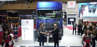 UD Trucks Quester terbaru dengan transmisi otomatis ESCOT diluncurkan di GIIAS 2024