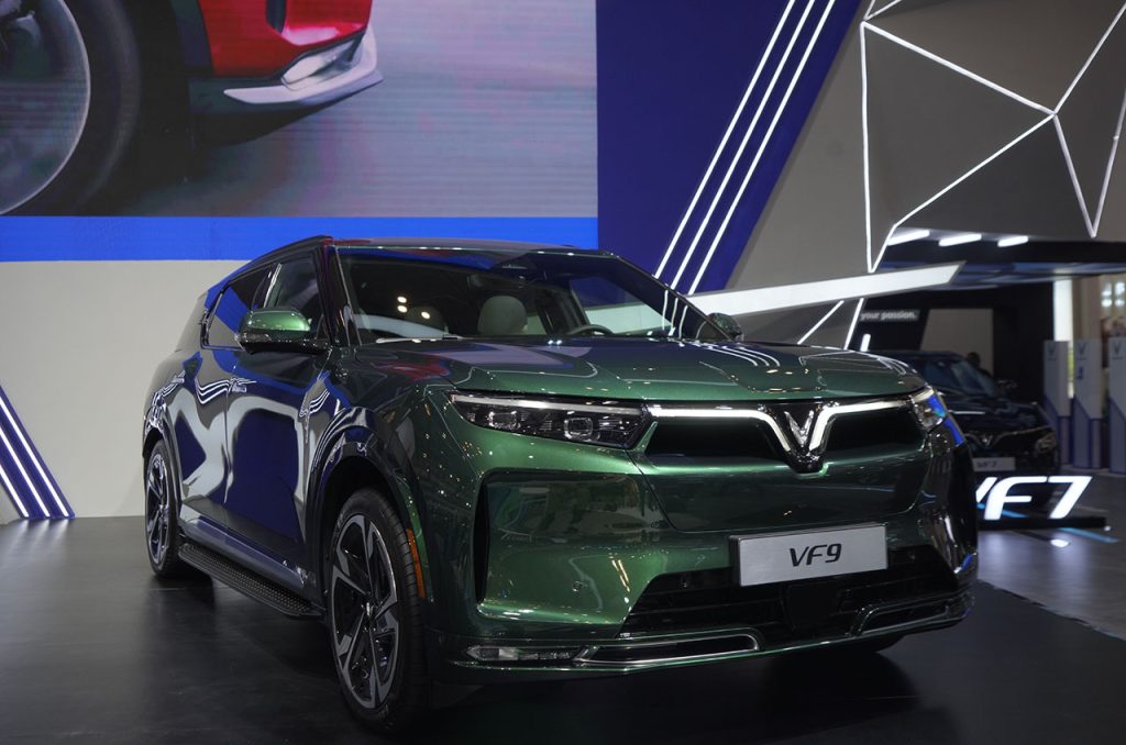 VinFast memperkenalkan VF 9, SUV listrik terbaru dengan teknologi canggih dan desain futuristik, di GIIAS 2024