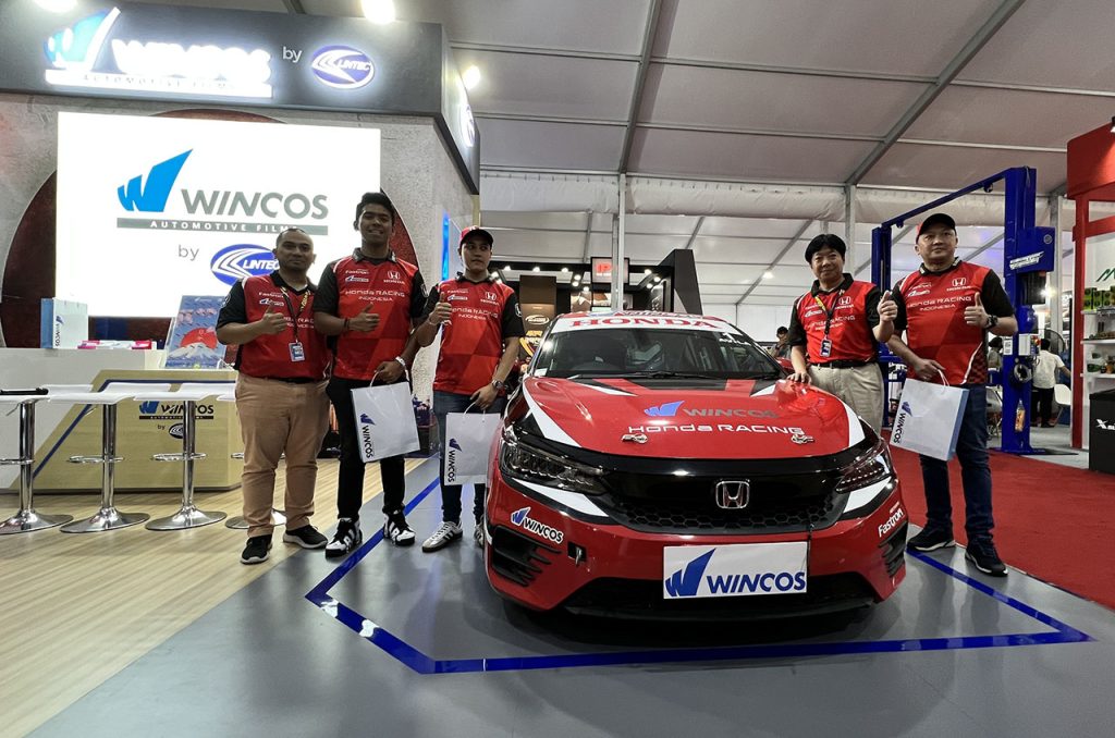 Wincos meluncurkan produk kaca film terbaru 30G IR99 Cut dan High Clarity di GIIAS 2024, disertai talkshow bersama Honda Racing Indonesia yang membahas pentingnya kaca film dalam balapan