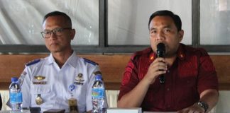 "Proses pemeriksaan imigrasi berjalan dengan lancar, dan kami berkomitmen untuk memberikan pelayanan yang cepat dan efisien demi kenyamanan serta keamanan para pengunjung." - Jaya Mahendra, Kepala Kantor Imigrasi Kelas II TPI Labuan Bajo