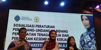 model arzeti bilbina yang kini aktif sebagai anggota dewan perwakilan rakyat (dpr) ri komisi ix dari fraksi pkb,