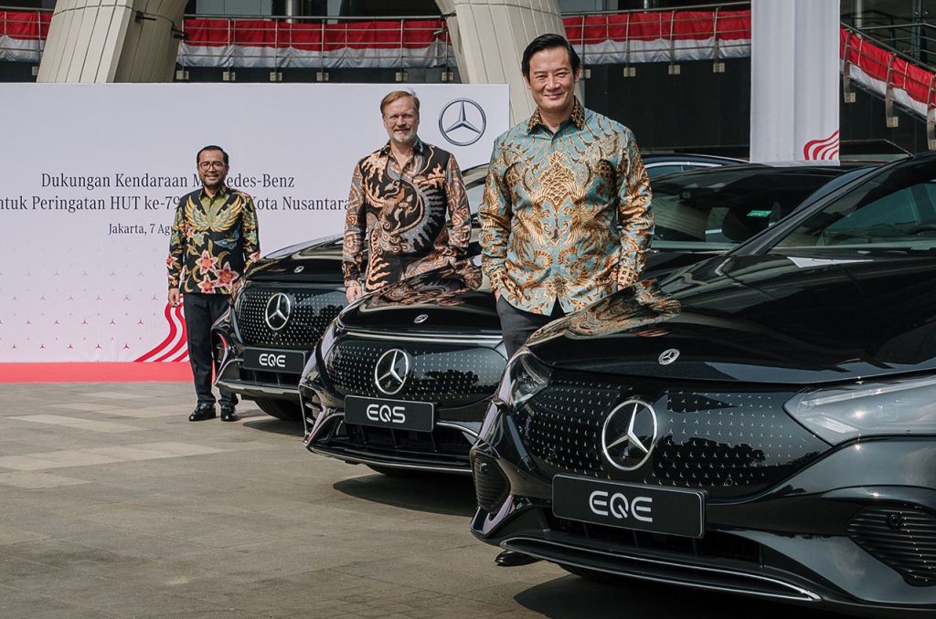 Tiga model Mercedes-Benz EQ yang akan digunakan pada Perayaan Hari Ulang Tahun ke-79 Kemerdekaan Republik Indonesia di Ibu Kota Nusantara, yaitu EQE Saloon, EQE SUV, dan EQS Saloon