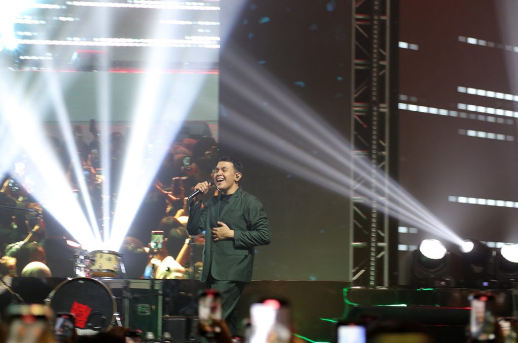 Penampilan Tulus di ZapFest 2024 