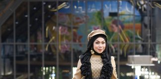 Tia Veres tampil percaya diri saat merilis single terbarunya "Tak Akan Kembali" yang bernuansa rock. Lagu ini menandai kembalinya Tia ke jalur musik yang membesarkan namanya di era 1990-an