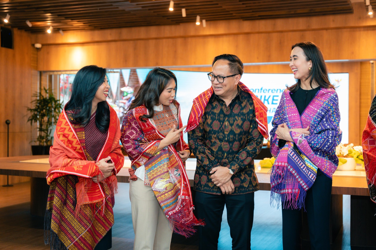 acaar ini diharapkan akan memberikan dampak pemerataan ekonomi yang luar biasa bagi masyarakat sekitar danau toba