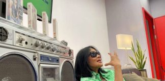atiek cb dalam temu media rilis single teroesir (menunggu karma) di jakarta sumber antara nindi atika
