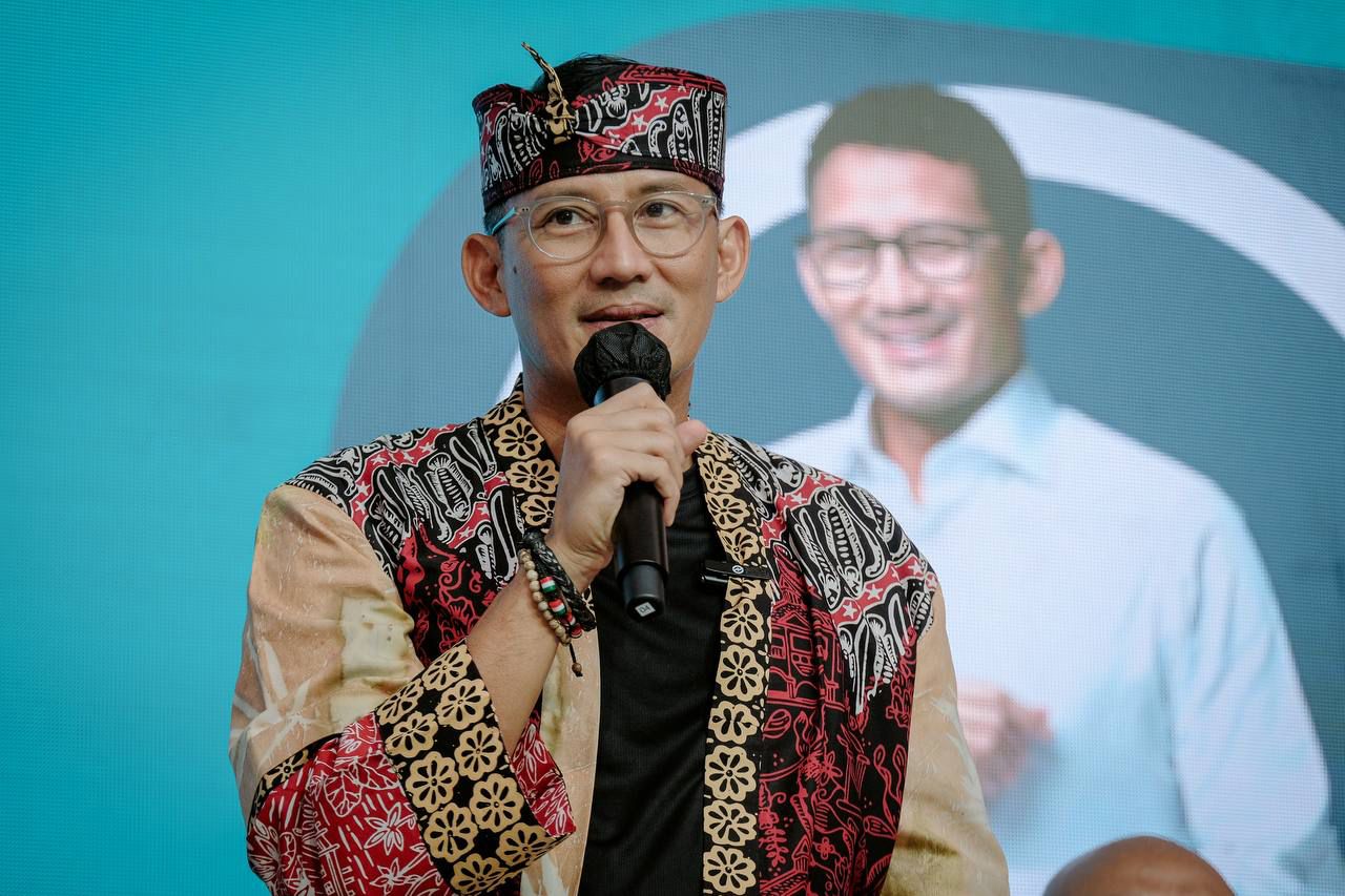 menparekraf sandiaga dalam acara workshop kata kreatif di graha pariwisata, cikarang, j