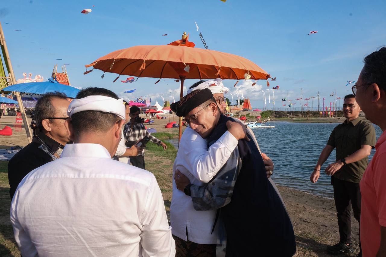 menparekraf sandiaga meninjau sanur village festival ke 17 tahun 2024