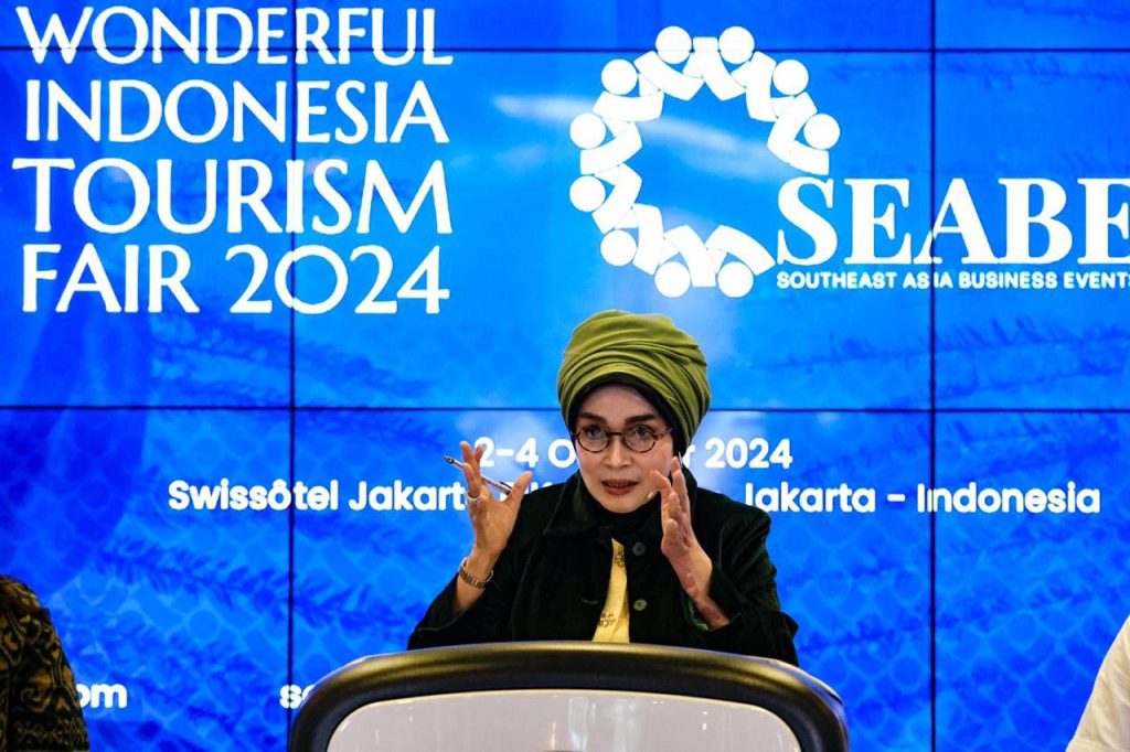 Nia Niscaya, Adyatama Kepariwisataan dan Ekonomi Kreatif Ahli Utama Kemenparekraf/Baparekraf, memberikan penjelasan mengenai pentingnya SEABEF 2024 sebagai langkah strategis dalam memperkuat posisi Indonesia di ranah MICE global, serta harapan agar acara ini bisa menjadi bagian dari ASEAN Tourism Forum di masa mendatang