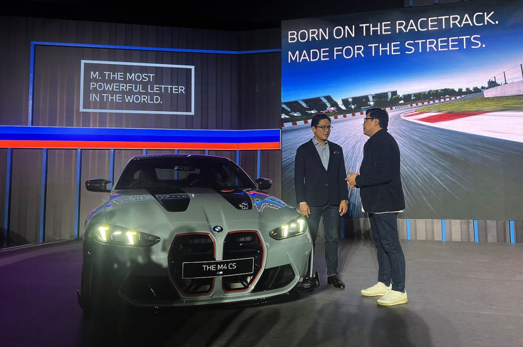 Peter “Sunny” Medalla dan Bayu Riyanto berpose di BMW M4 CS