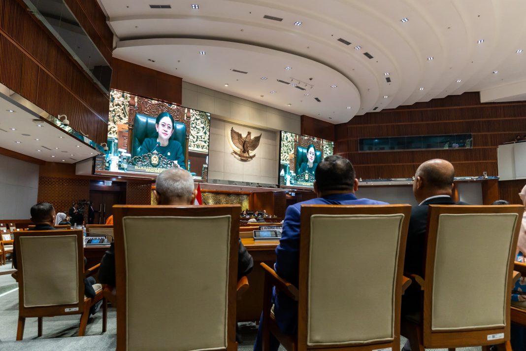 puan maharani memimpin rapat paripurna dpr ri