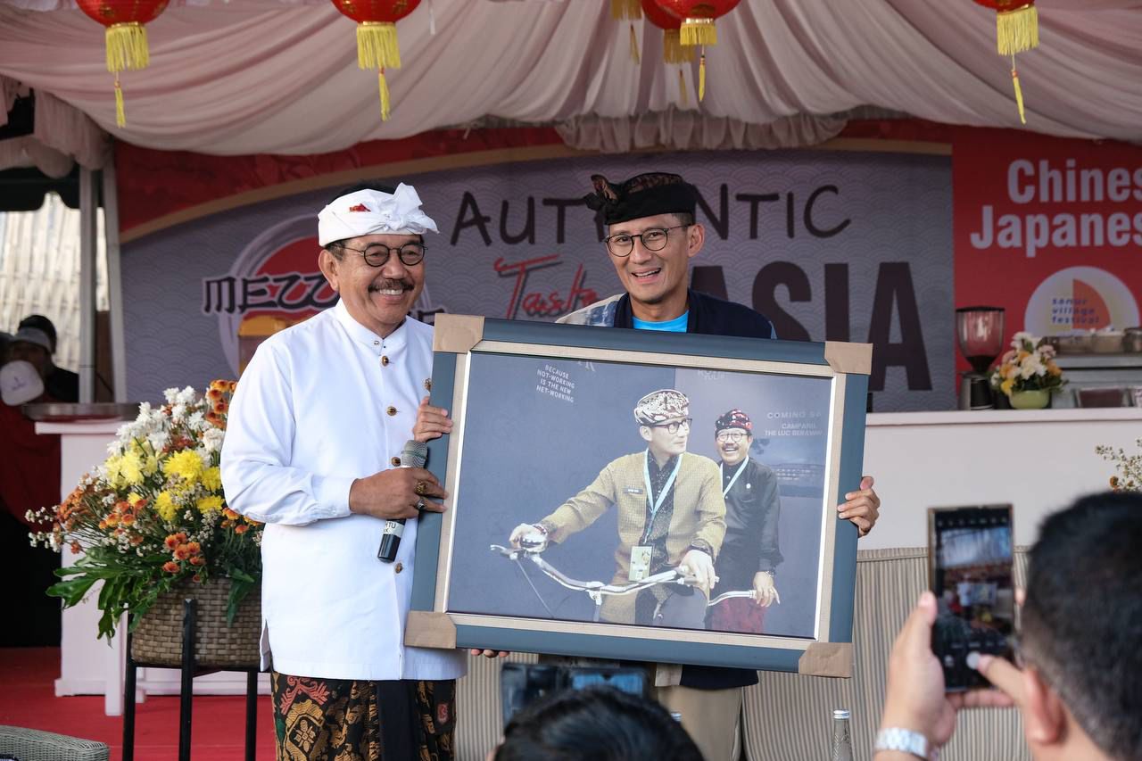 sandiaga bertemu dengan pelaku industri pariwisata dan ekonomi kreatif (parekraf) bali