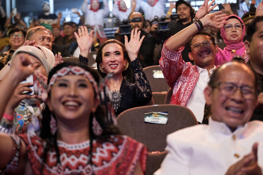 acara puncak anugerah desa wisata indonesia terlihat hadir sandiaga uno