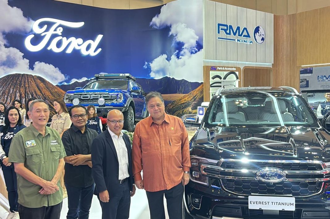 bapak airlangga hartarto, menteri koordinator bidang perekonomian republik indonesia mengunjungi booth ford